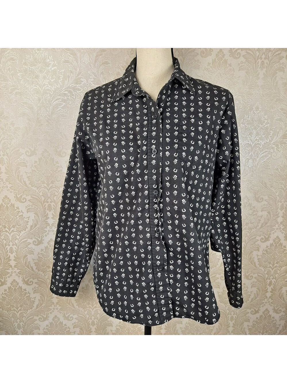Five Star by Roper Size Medium Black W/ White Horseshoe Pattern Button Up Shirt